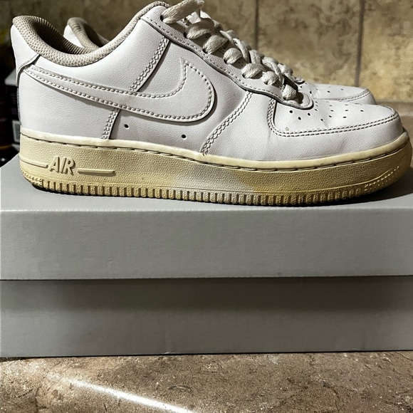Women’s Air Force 1 ‘07 shoes size 6 - Picture 3 of 4